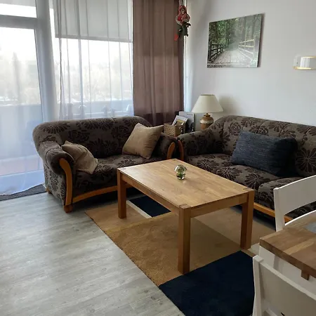 Wohnunghahnenkleeld *